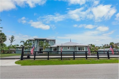 Behind a private electronic gate in prestigious Palm City Farms - photo 5