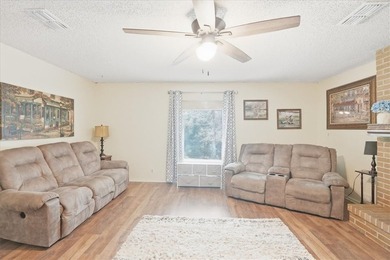 Well maintained 3-bedroom home in the peaceful, relaxing - photo 13