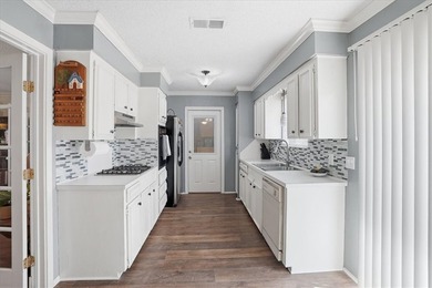Well maintained 3-bedroom home in the peaceful, relaxing - photo 15