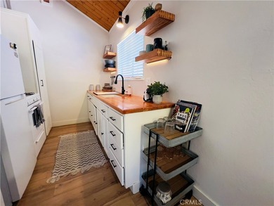 Beautifully upgraded cabin in Big Bear City, perfect as a - photo 16