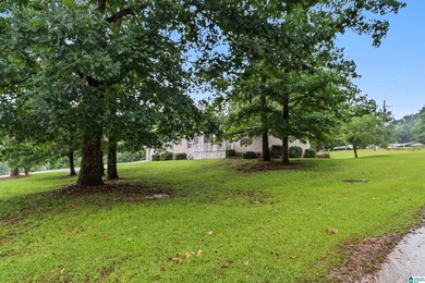 Bright and welcoming 3-bedroom, 2-bath home with thoughtful - photo 2