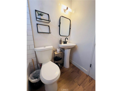 Beautifully upgraded cabin in Big Bear City, perfect as a - photo 32