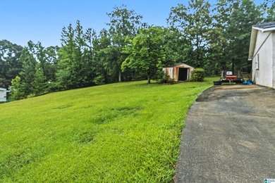 Bright and welcoming 3-bedroom, 2-bath home with thoughtful - photo 3