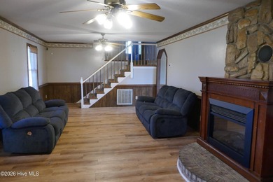 Roomy house located in the northern Elizabeth City with a - photo 3