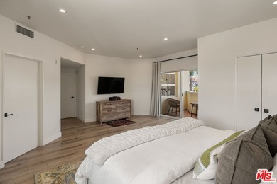 Beautifully renovated single-story condominium offering 1,433 - photo 7