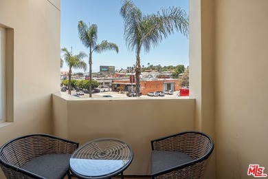 Beautifully renovated single-story condominium offering 1,433 - photo 9
