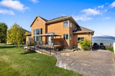 Wake up to sweeping lake and mountain views in this exceptional - photo 6