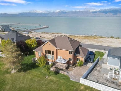 Wake up to sweeping lake and mountain views in this exceptional - photo 7