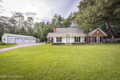 Welcome to your own private retreat in the desirable Spring Lake - photo 1