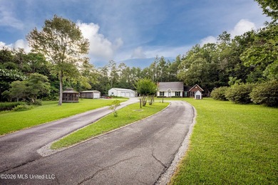 Welcome to your own private retreat in the desirable Spring Lake - photo 2