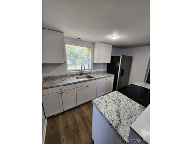 Located in the heart of Beverly Hills, this 2-bedroom 1-bathroom - photo 2
