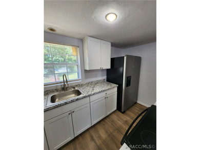 Located in the heart of Beverly Hills, this 2-bedroom 1-bathroom - photo 4
