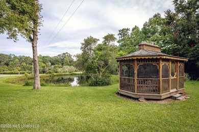 Welcome to your own private retreat in the desirable Spring Lake - photo 7