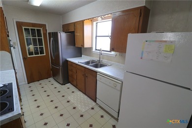 Quiet neighborhood with easy access to Fort Hood. Full brick - photo 11