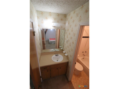 Quiet neighborhood with easy access to Fort Hood. Full brick - photo 18