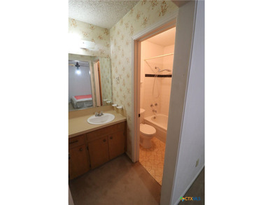 Quiet neighborhood with easy access to Fort Hood. Full brick - photo 20