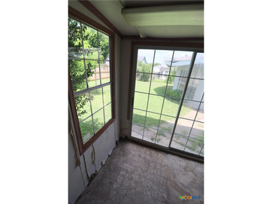 Quiet neighborhood with easy access to Fort Hood. Full brick - photo 31