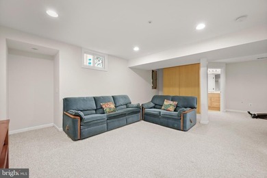 Tucked into a quiet cul-de-sac in the sought-after Northridge - photo 33