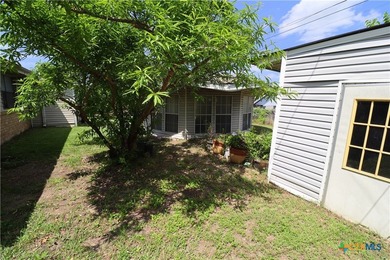 Quiet neighborhood with easy access to Fort Hood. Full brick - photo 40