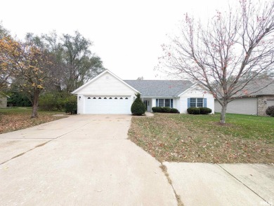 Lake Home For Sale in Pekin, Illinois