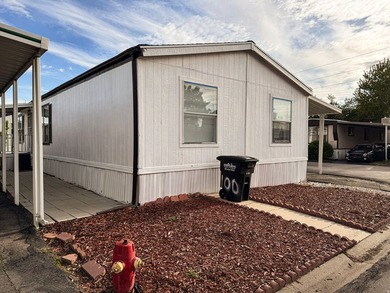 Freshly painted 3 bed, 2 bath home with new appliances and open - photo 2