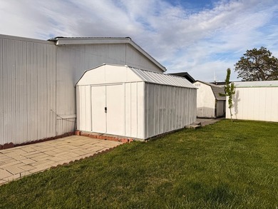 Freshly painted 3 bed, 2 bath home with new appliances and open - photo 3