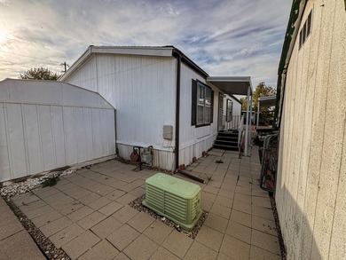 Freshly painted 3 bed, 2 bath home with new appliances and open - photo 5