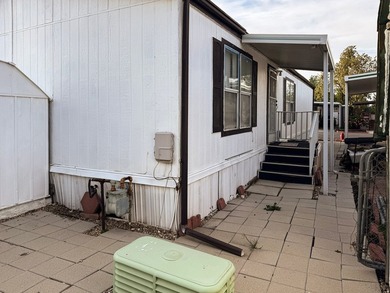 Freshly painted 3 bed, 2 bath home with new appliances and open - photo 6