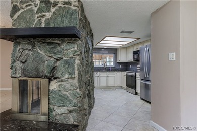 NICE 3/2/2 CONCRETE BLOCK HOME ON .47 ACRE MOL DOUBLE LOT - photo 9