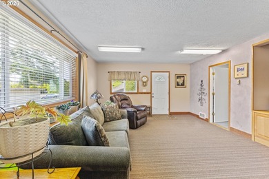 Welcome home to this well-maintained 4-bedroom, 2-bath - photo 12