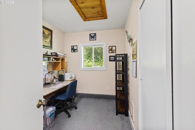 Welcome home to this well-maintained 4-bedroom, 2-bath - photo 14