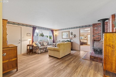 Welcome home to this well-maintained 4-bedroom, 2-bath - photo 19