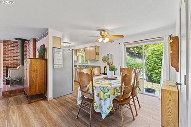 Welcome home to this well-maintained 4-bedroom, 2-bath - photo 22
