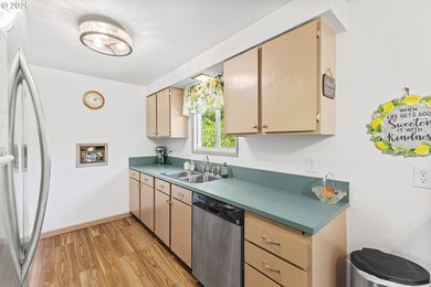 Welcome home to this well-maintained 4-bedroom, 2-bath - photo 24