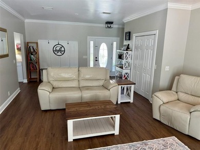 In ground pool, new HVACS, spacious bonus room that could be - photo 4