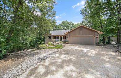 Come see this gorgeous home that has fresh paint, newer stove - photo 1