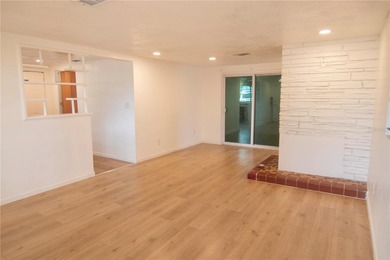 FOR SALE - 2 Bedroom/1 Bath single family home.  This is a - photo 9