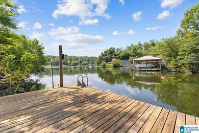 Beautiful waterfront log cabin offering 3 bedrooms, 2.5 - photo 4