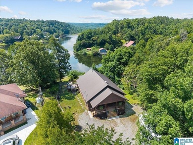 Beautiful waterfront log cabin offering 3 bedrooms, 2.5 - photo 5