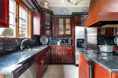 An Unrivaled Newport Enclave! Discover a rare sanctuary of - photo 20