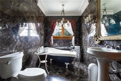 An Unrivaled Newport Enclave! Discover a rare sanctuary of - photo 24