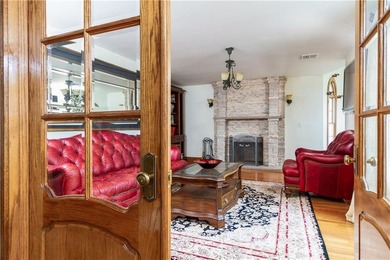 An Unrivaled Newport Enclave! Discover a rare sanctuary of - photo 27