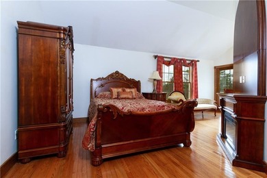 An Unrivaled Newport Enclave! Discover a rare sanctuary of - photo 31
