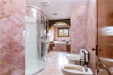 An Unrivaled Newport Enclave! Discover a rare sanctuary of - photo 32