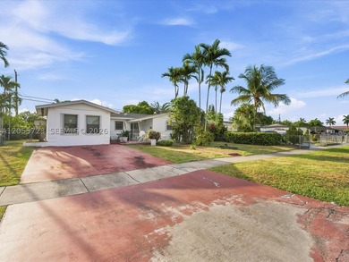 This spacious gem in Palmetto Estates offers 3 bedroom, 2 - photo 3
