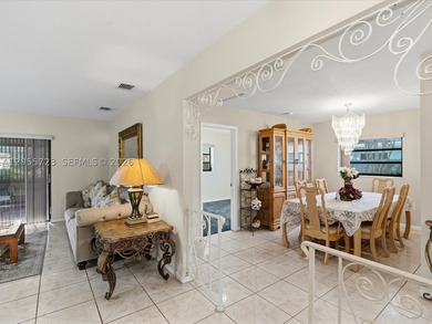 This spacious gem in Palmetto Estates offers 3 bedroom, 2 - photo 8