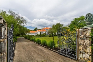 An Unrivaled Newport Enclave! Discover a rare sanctuary of - photo 40