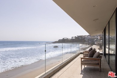 This completely reimagined, exceptional oceanfront estate offers - photo 11