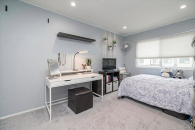 Welcome to the Glen! This two-level townhome boasts 1500+ square - photo 11
