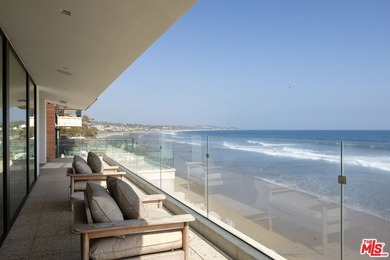 This completely reimagined, exceptional oceanfront estate offers - photo 12